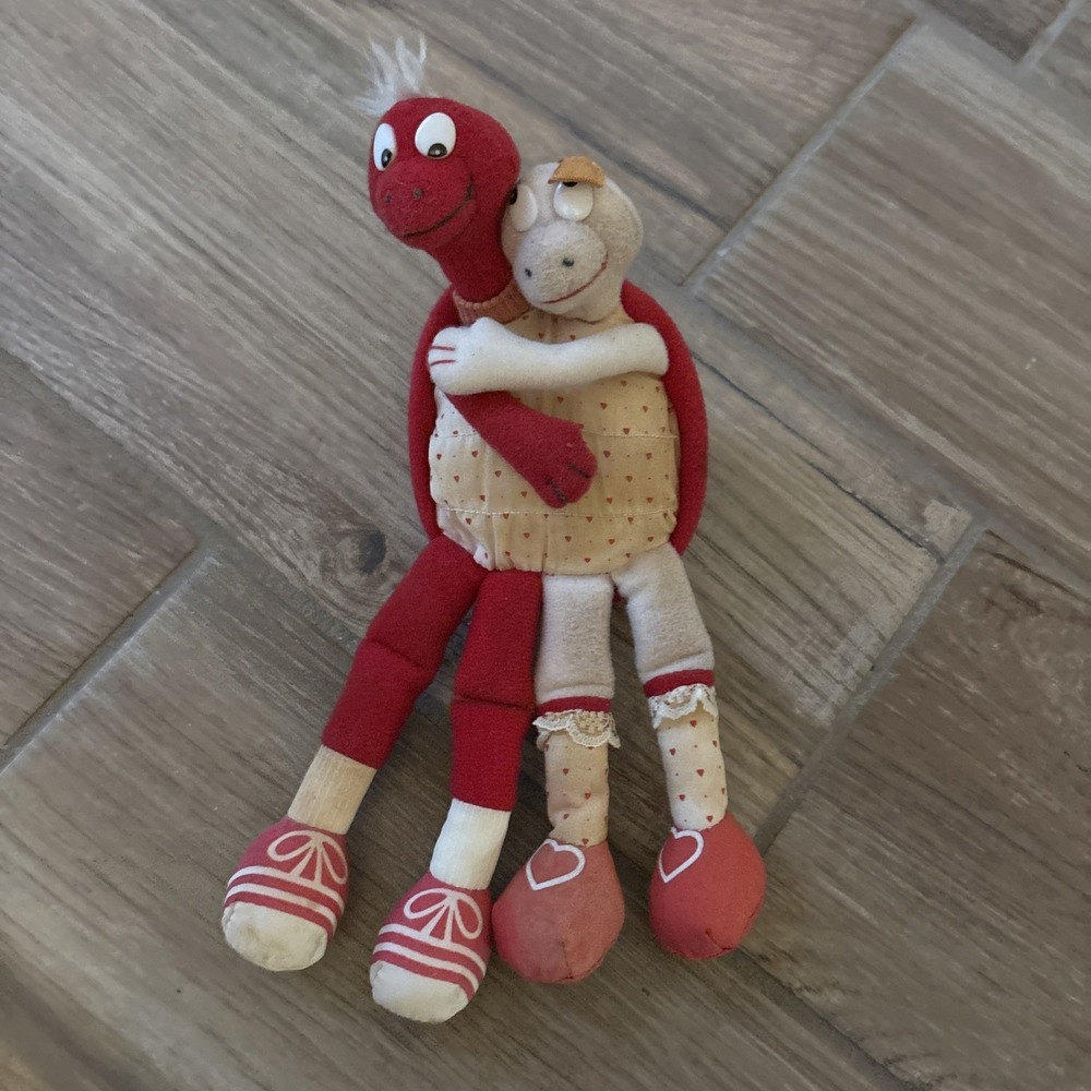 Vintage Applause Red & White Valentine Pair of Turtles Hugging Plush 9" Toy